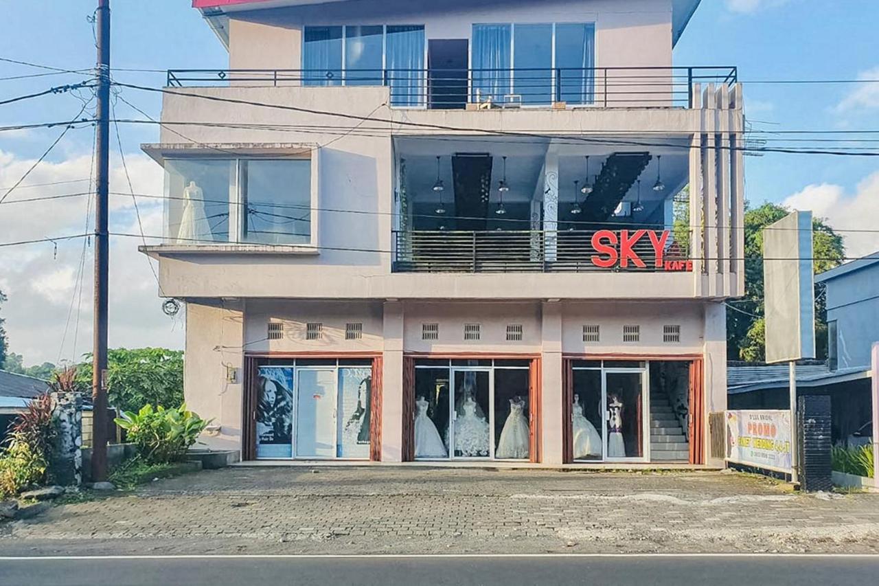 Sky Residence Tomohon RedPartner Exteriér fotografie